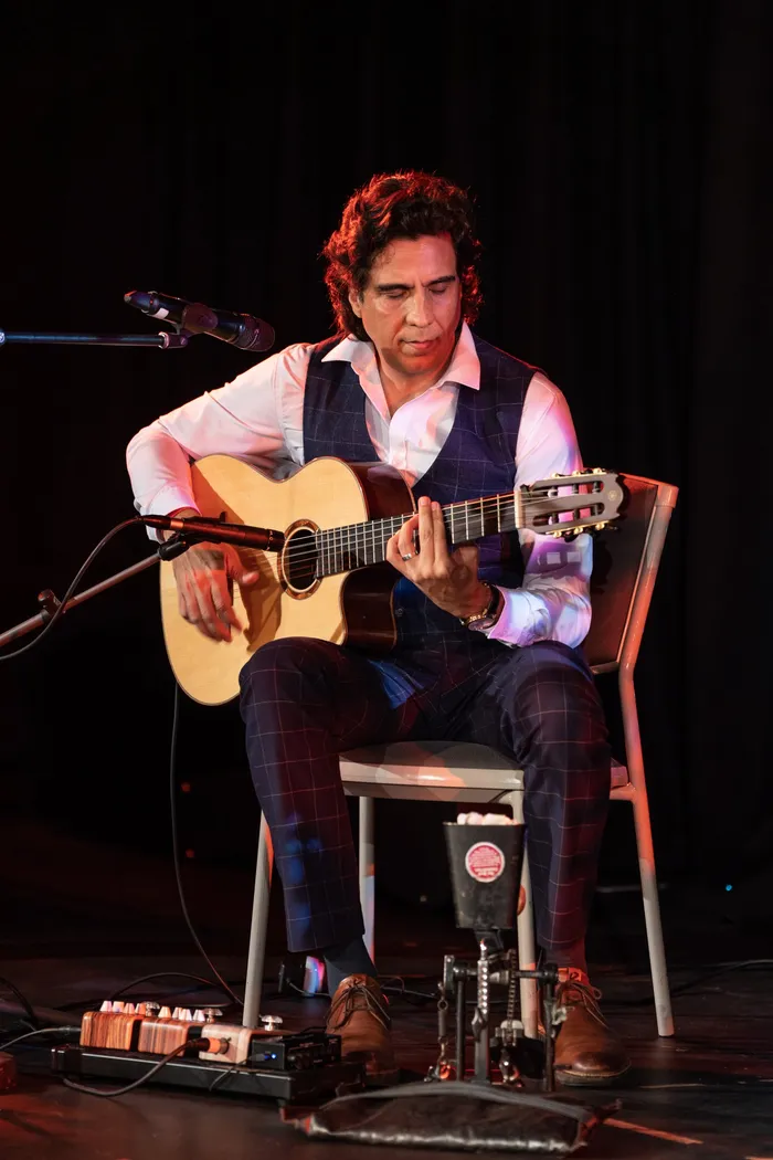 Solo, full stage set-up